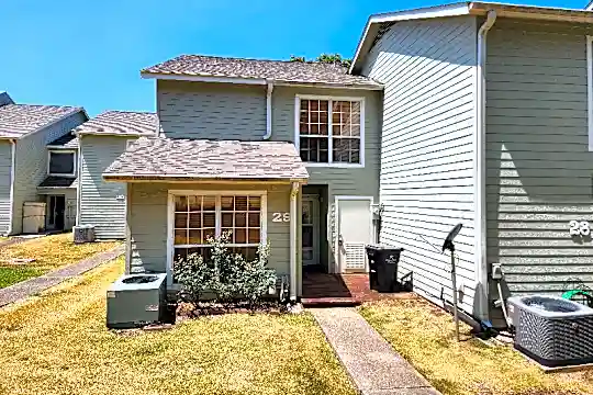 100 Edgewater Dr Photo 2
