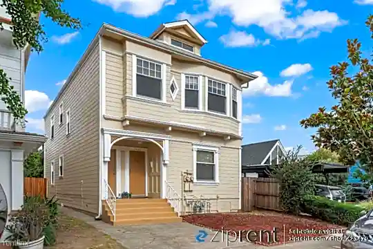 1421 Magnolia St Photo 1