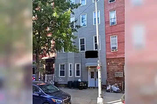 139 Montrose Ave #1A Photo 1