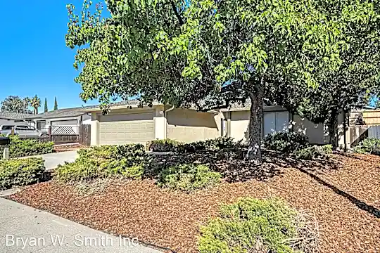 2220 Dillard Way Photo 2