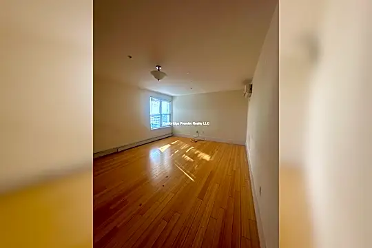 505 Pleasant St Photo 1