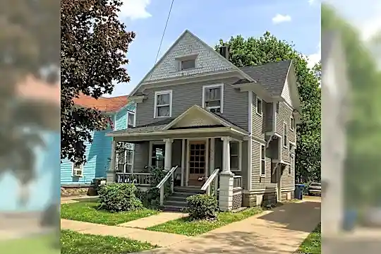 513 Oak St Photo 1