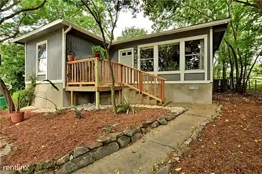 2906 Glen Rae St Photo 2