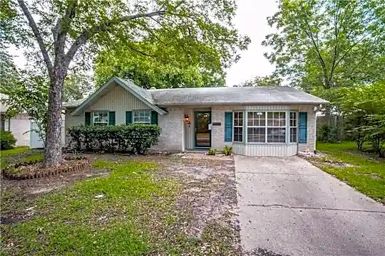 516 Clover Ln Photo 1