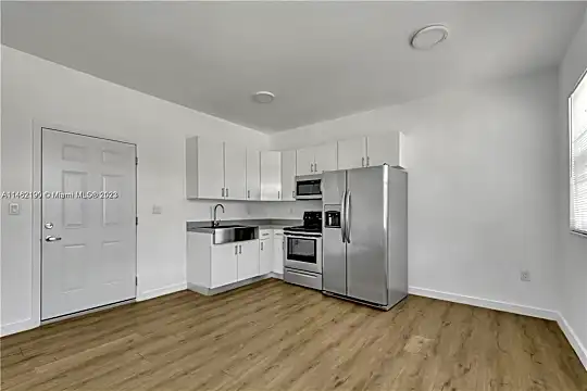 402 NW 12th Ave #107 Photo 2