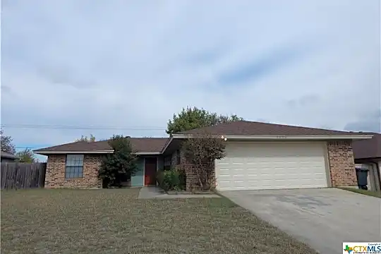 4505 River Oaks Dr Photo 2