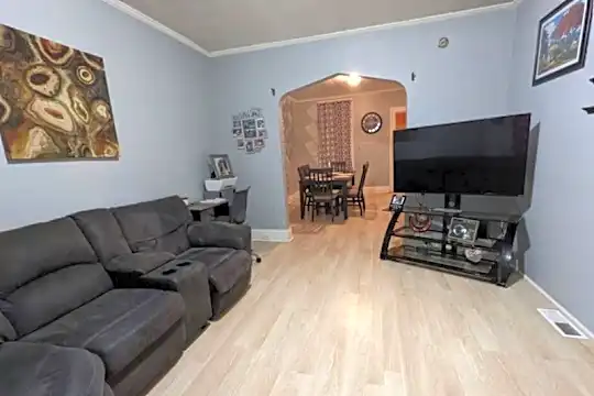 198 Grape St Photo 2