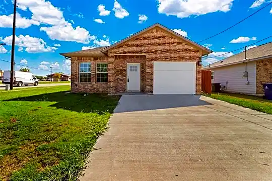 2501 Carver St Photo 1