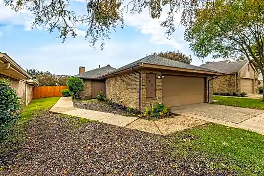 4021 Winter Park Ln Photo 2
