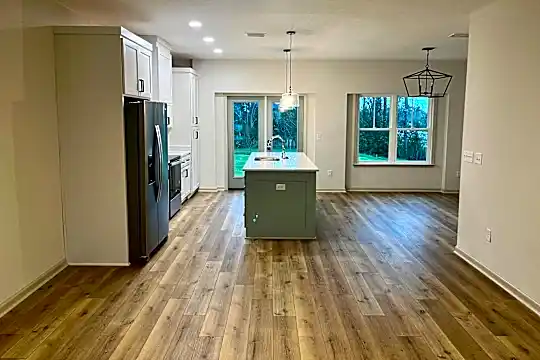 3500 Mill Point Cove Photo 2