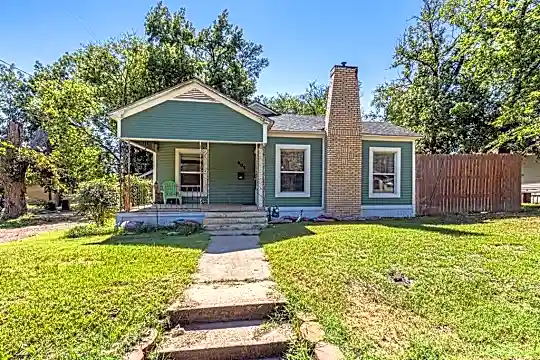 601 Houston St Photo 1