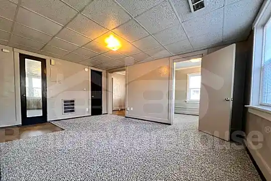 610 N Buxton St Photo 2