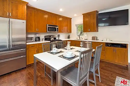 135 Montana Ave #2BED2BATH Photo 2