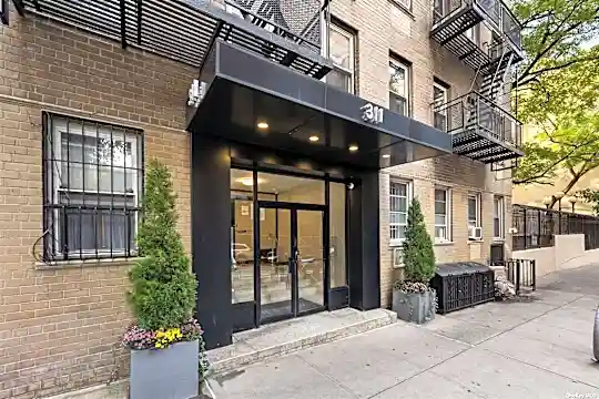 311 E 25th St #5G Photo 2