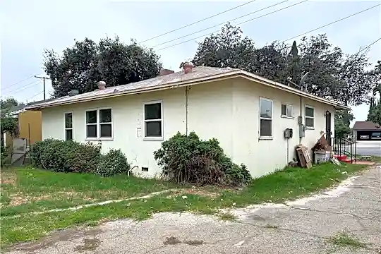 2212 S Towne Ave Photo 2
