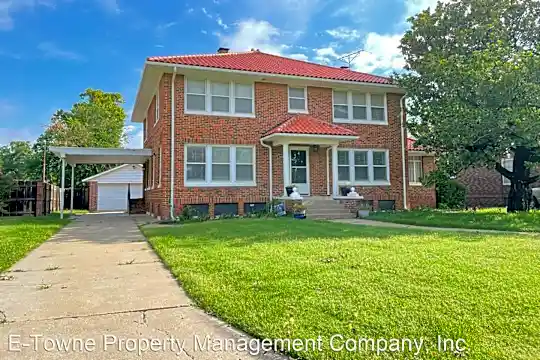 1008 W Wabash Ave Photo 1
