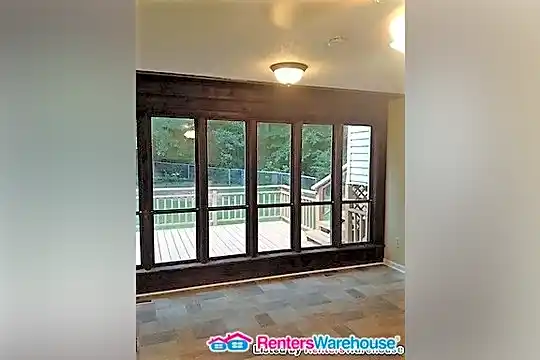 380 Saint Patrick Dr SW Photo 2
