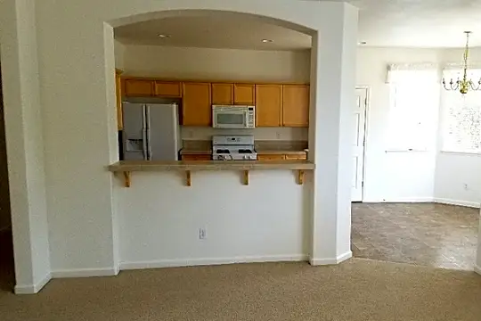 1605 Canyonlands Way Photo 2