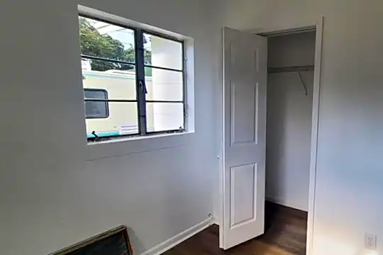 17 Euclid Dr Photo 2
