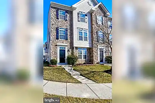7653 Sandhurst Ln Photo 1