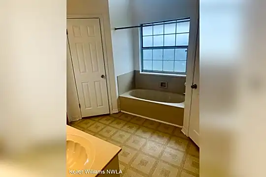 3325 Danbury Ct Photo 2