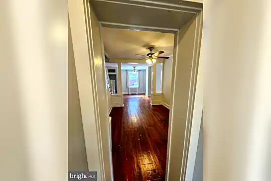 129 W Wilt St Photo 2