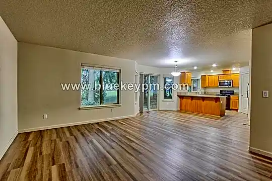 4523 NE 131st Ave Photo 2
