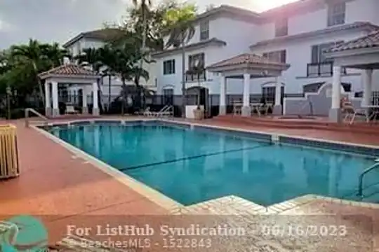 701 SW 148th Ave #113 Photo 2