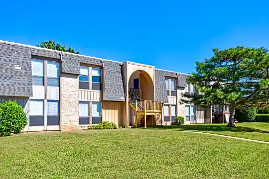 Apts in the Park Photo 2