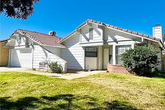 42933 Guyman Ave Photo 2