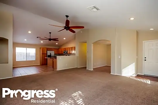 4020 S Summer Ct Photo 2