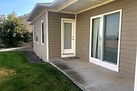 1560 Capri Ct Photo 2