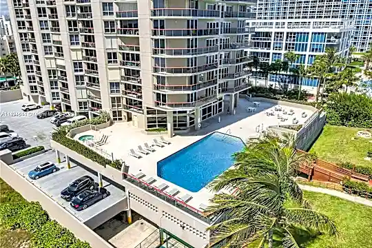 6767 Collins Ave #809 Photo 2