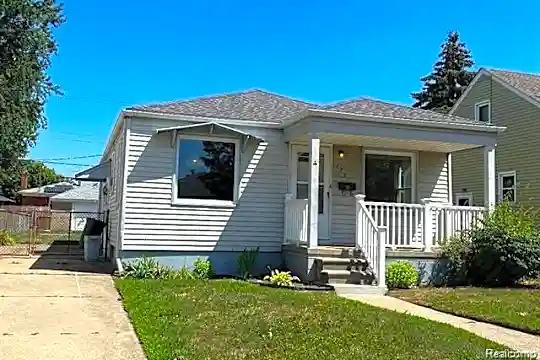 1737 Cora St Photo 1