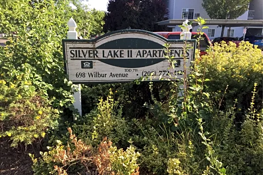 Silver Lake Apartments Photo 2