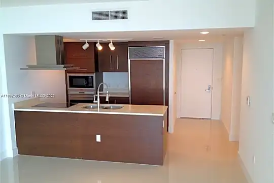 495 Brickell Ave #3109 Photo 2