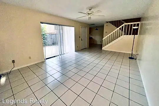 5258 Coral Ct Photo 2