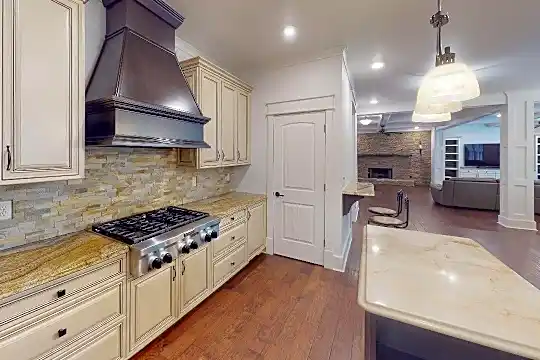 1512 Barksdale Ct NW Photo 2