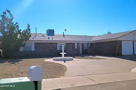 320 Garden Grove Ln Photo 2