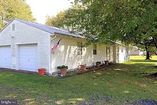 3884 Bayside Dr Photo 2