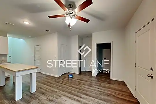 3337 Brambleton Hill Pl. Photo 2