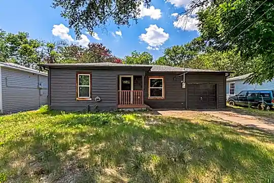 4504 3rd St Photo 1