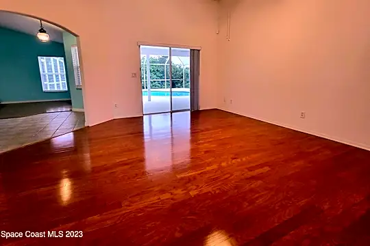 1573 Laramie Cir Photo 2