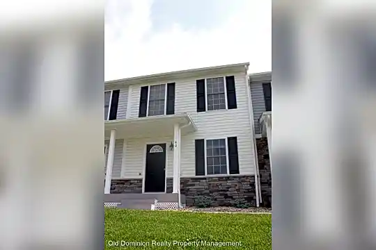 40 Emerson Ln Photo 1