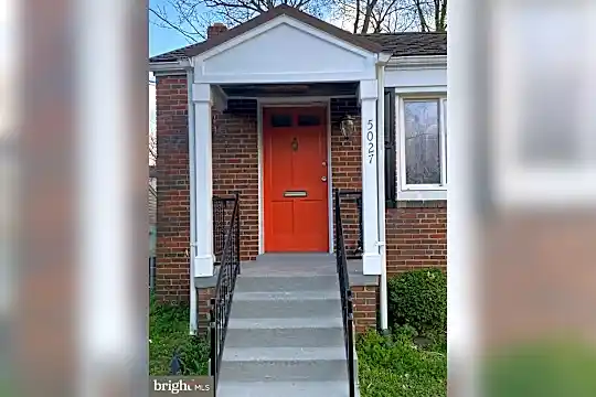 5027 Edgewood Rd Photo 2