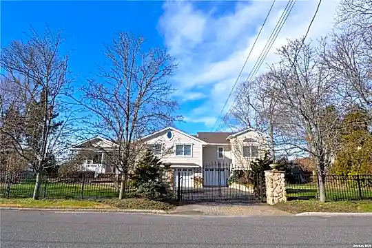 136 Crystal Beach Blvd Photo 2