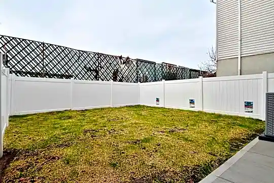 73 Waydell St Photo 2