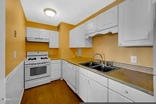 2200 S Stewart Ave Photo 1