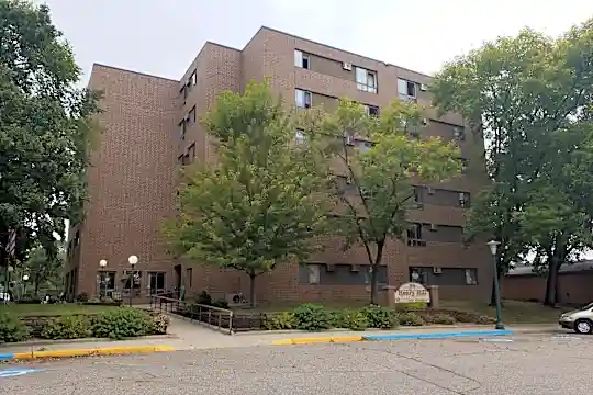 Henry Hill Apartments Photo 1
