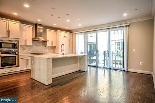 1524 16th Ct N Photo 1